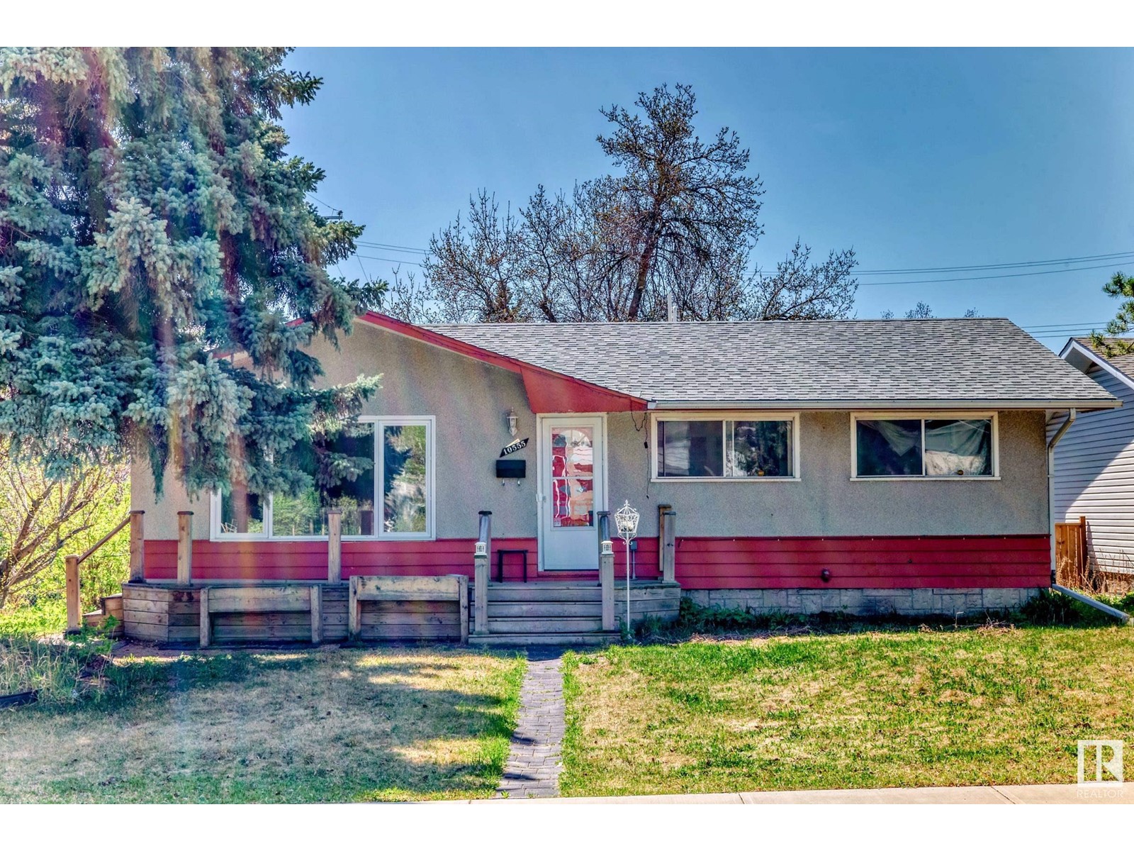 Property at 10555 53 AV NW image 1