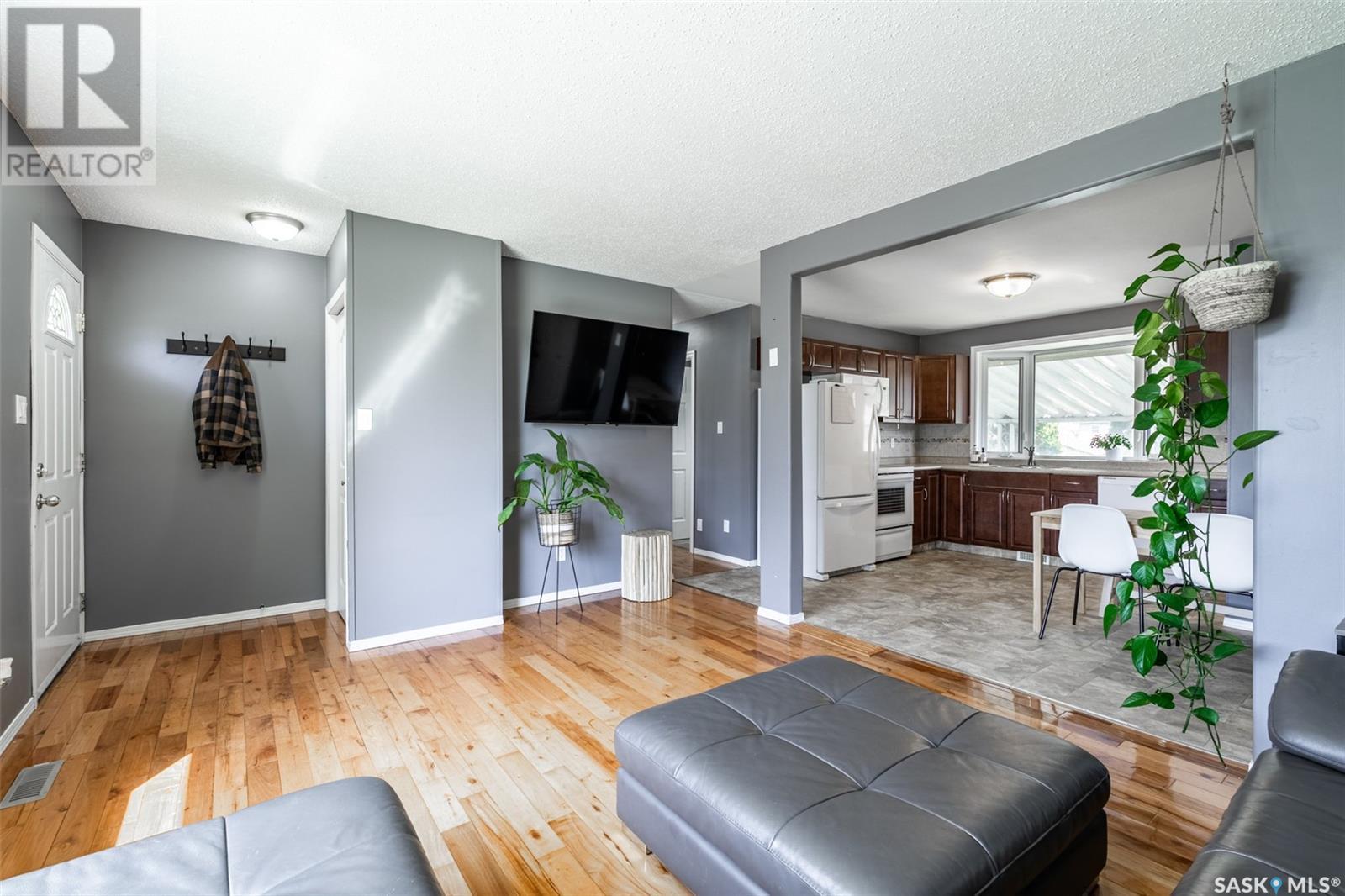 Property at 117 Rita CRESCENT image 3
