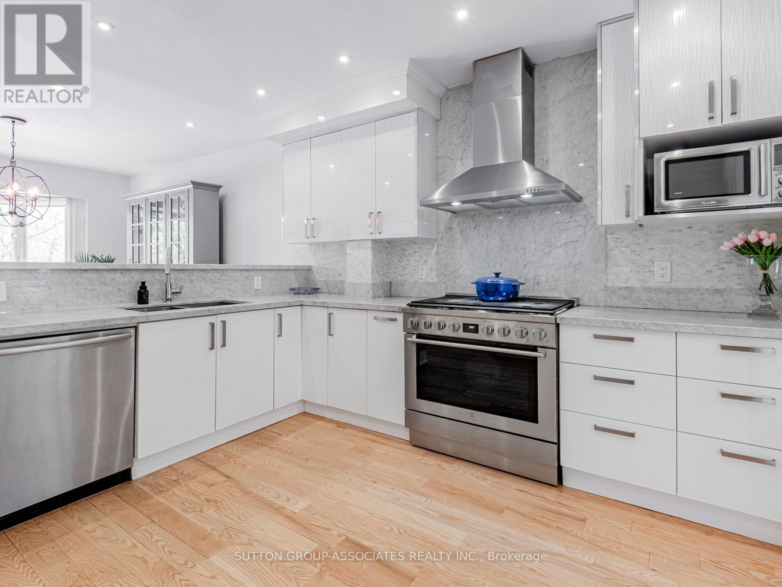 20 Glengrove Avenue E, Toronto, Ontario  M4N 1E7 - Photo 10 - C12128667