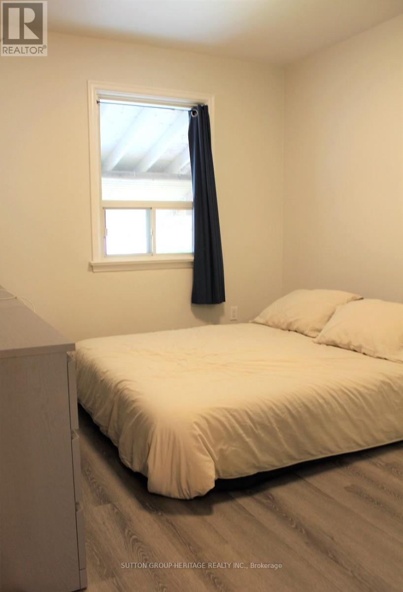 36 Bartley (Main Level) Drive, Toronto, Ontario  M4A 1B9 - Photo 15 - C12129841