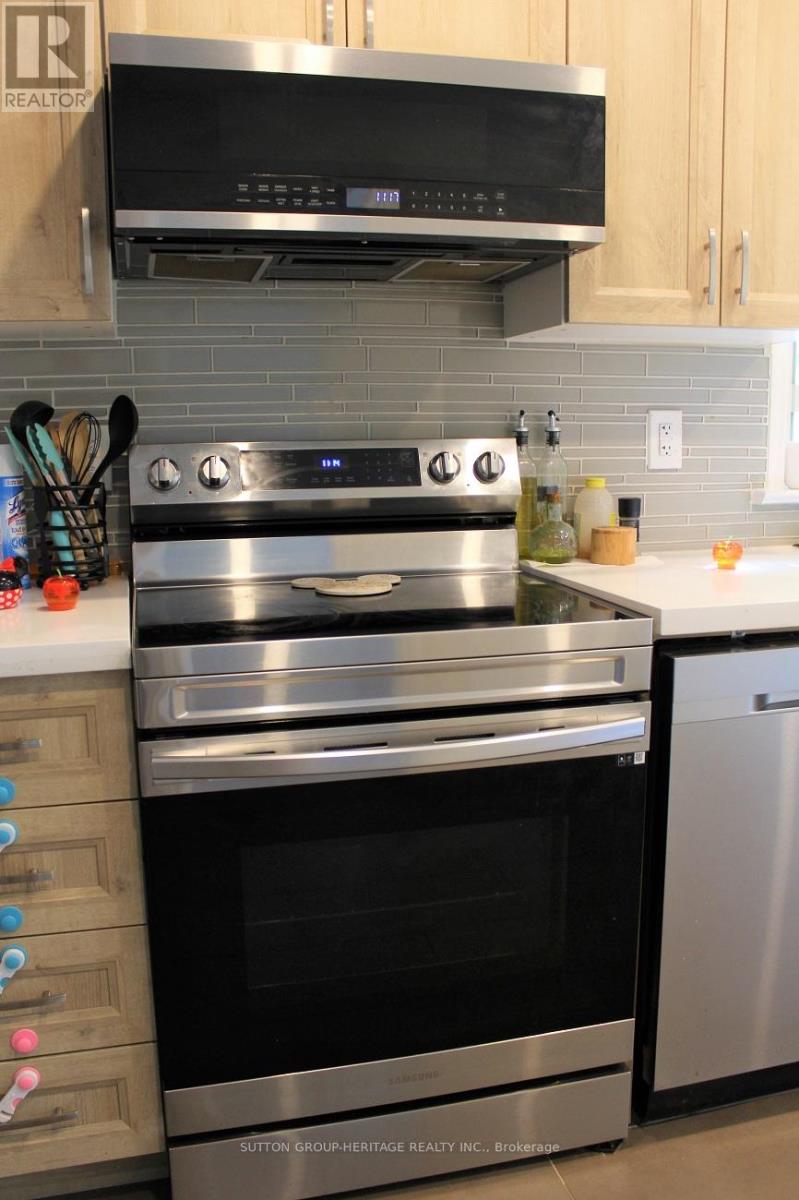36 Bartley (Main Level) Drive, Toronto (Victoria Village), Ontario  M4A 1B9 - Photo 6 - C12129841