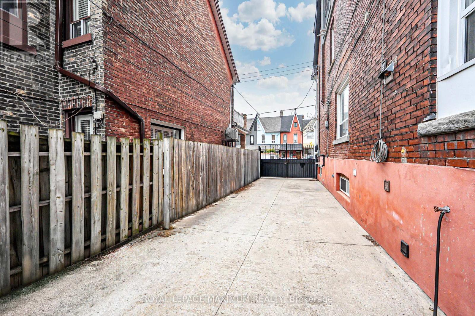 Unit 1 - 263 Brock Avenue, Toronto (Little Portugal), Ontario  M6K 2M3 - Photo 40 - C12129914