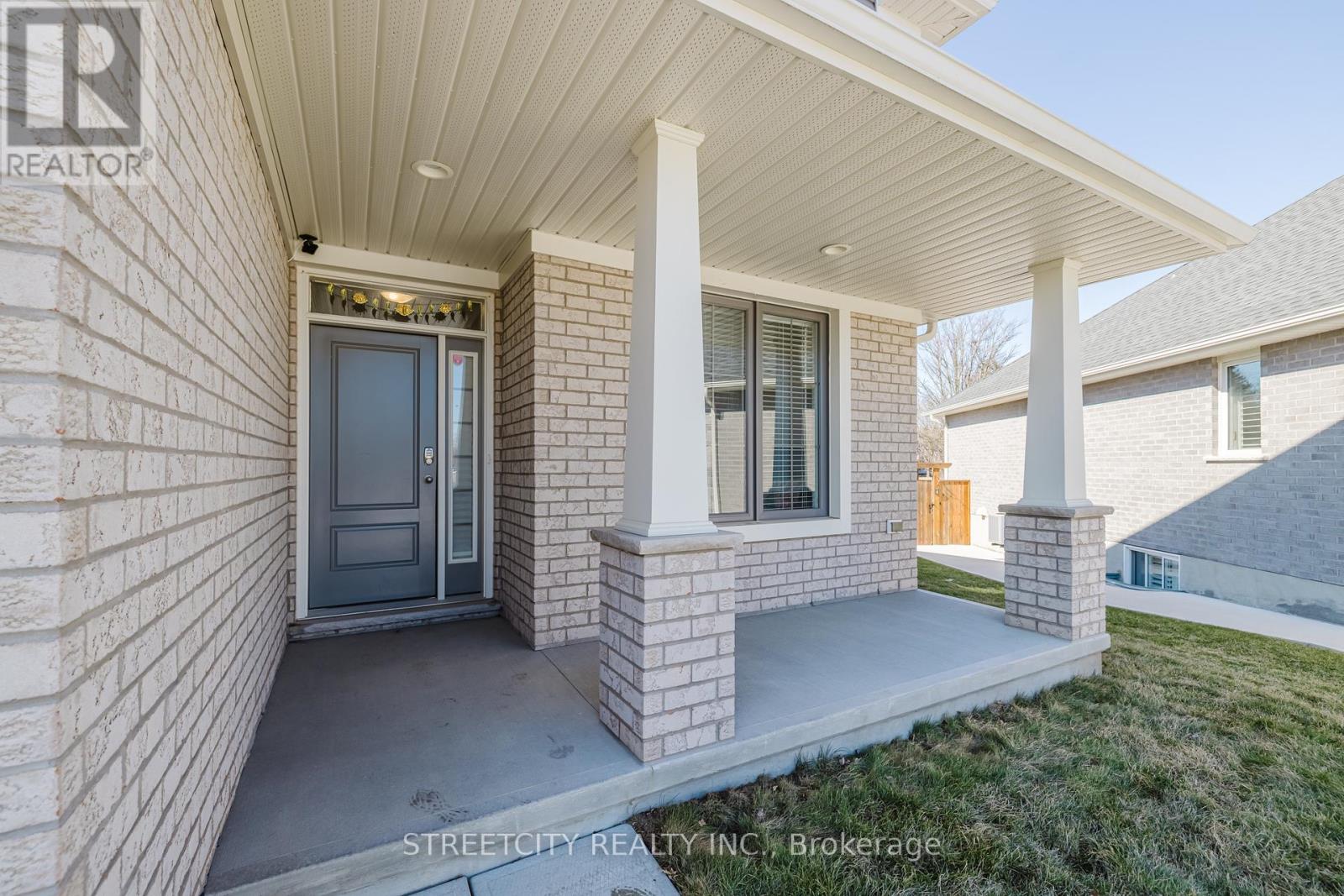 Property at 253 WILSON AVENUE image 3