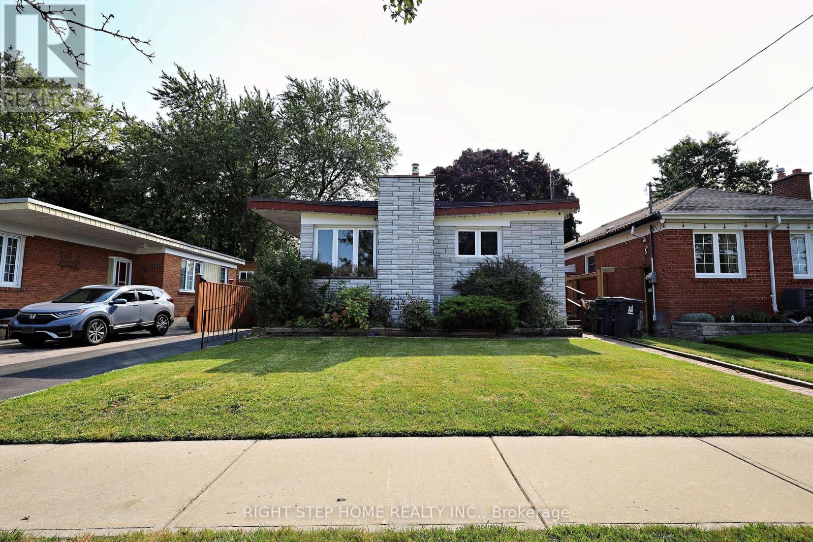 Property at 137 BENLEIGH DRIVE image 1