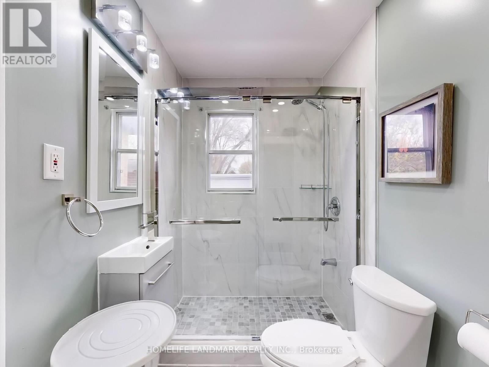 24 Kewbeach Avenue, Toronto, Ontario  M4L 1B7 - Photo 33 - E12129832