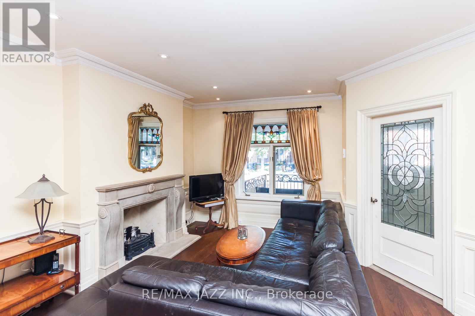 36 Clinton Street, Toronto, Ontario  M6J 2P2 - Photo 10 - C12130047