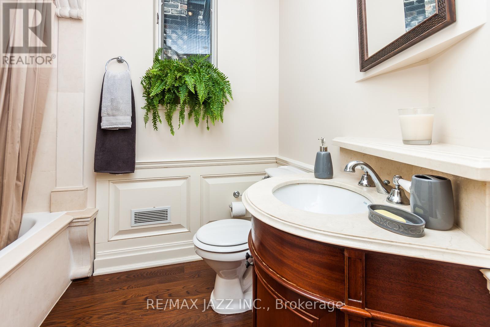 36 Clinton Street, Toronto, Ontario  M6J 2P2 - Photo 17 - C12130047