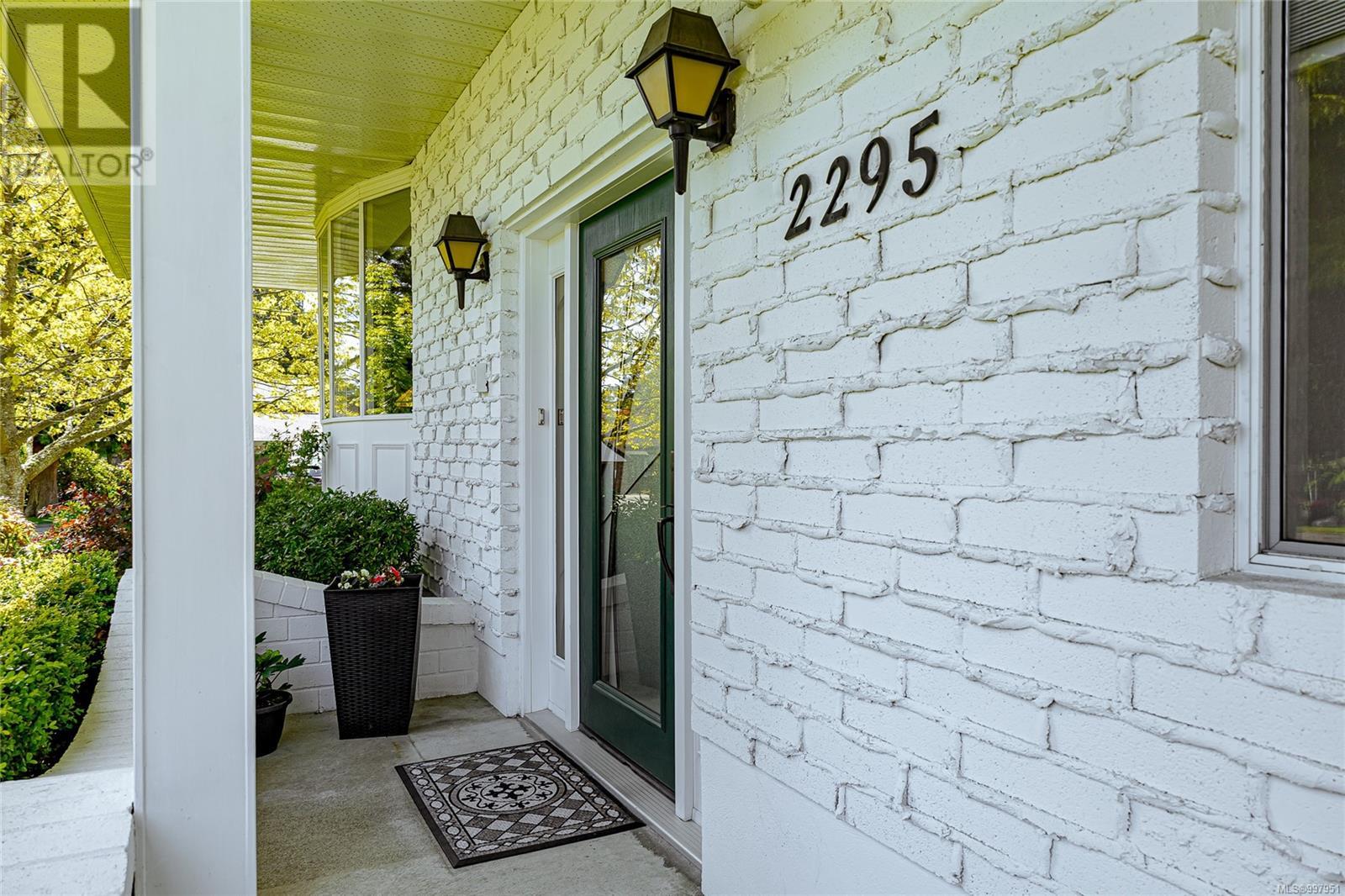 Property at 2295 Greenlands Rd image 3