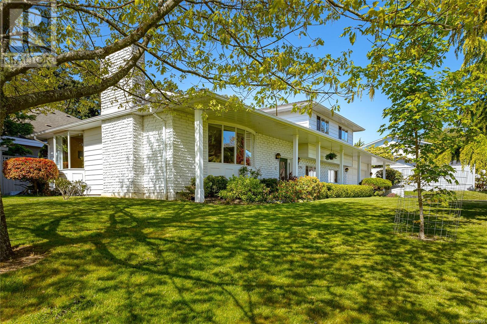 Property at 2295 Greenlands Rd image 2