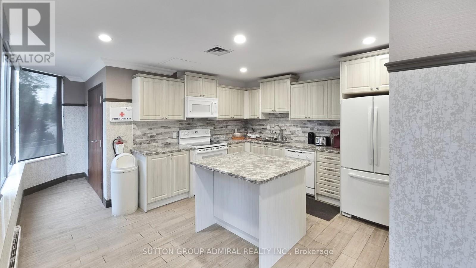 512 - 7460 Bathurst Street, Vaughan, Ontario  L4J 7K9 - Photo 13 - N12129844