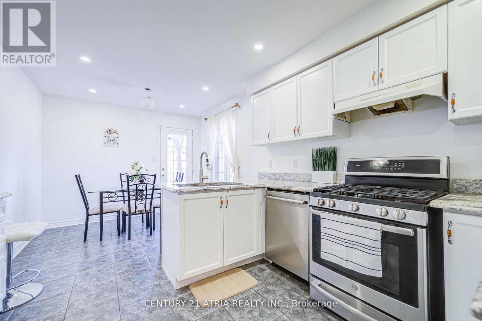 2 Goyo Gate, Vaughan, Ontario  L6A 3T5 - Photo 7 - N12129861