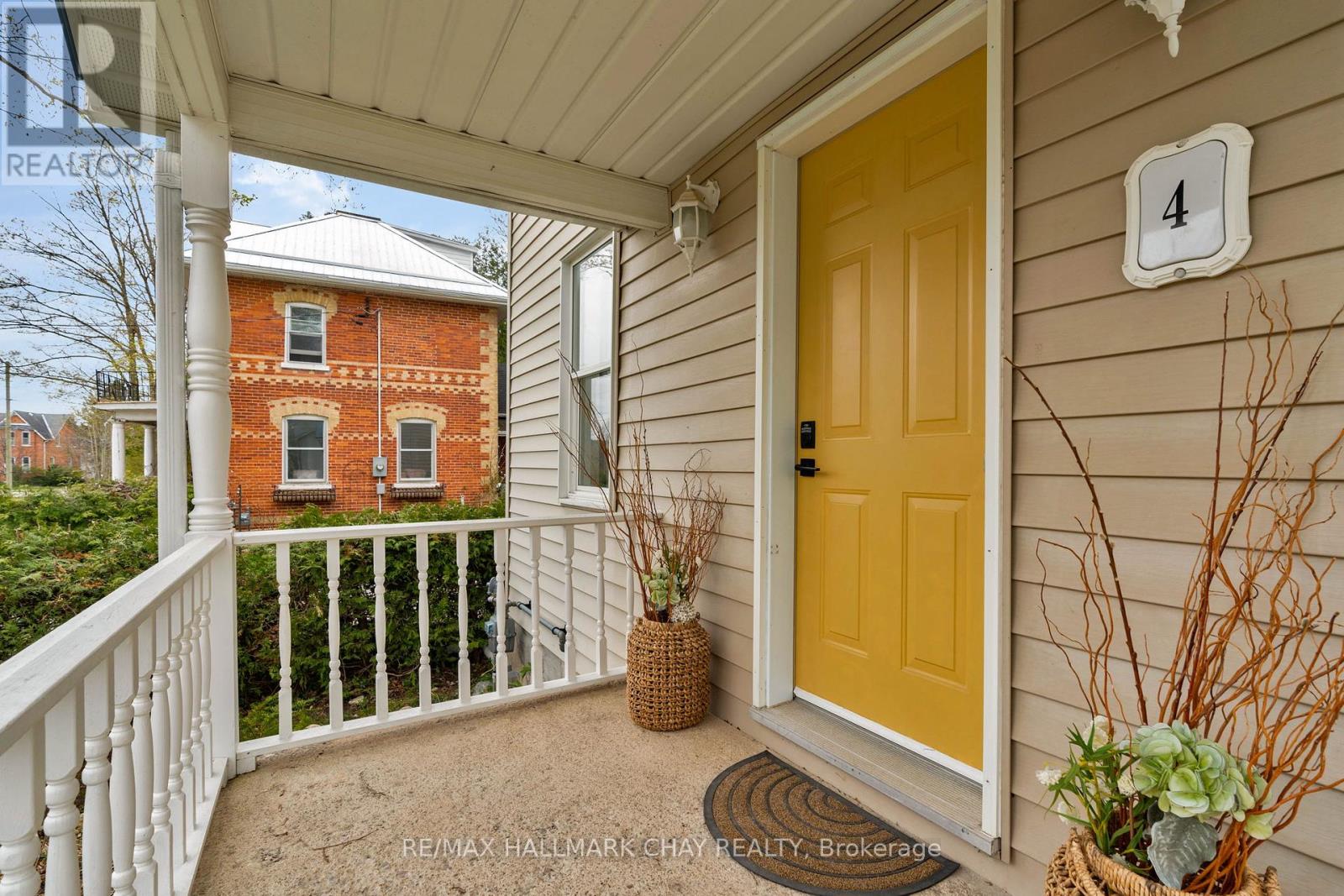 4 Wellington Street E, Clearview (Creemore), Ontario  L0M 1G0 - Photo 4 - S12129785