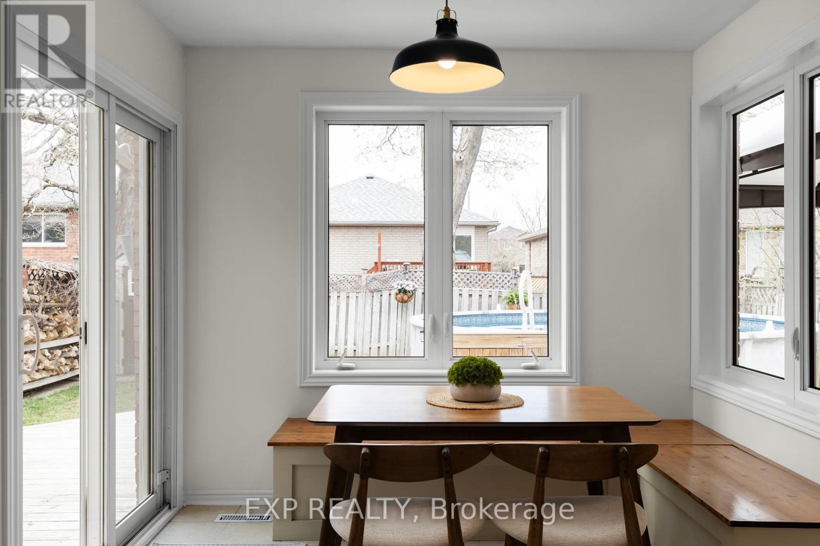 255 Hickling Trail, Barrie, Ontario  L4M 5W9 - Photo 6 - S12129863