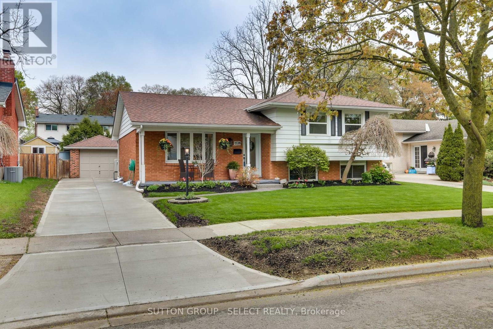 1528 Glenora Drive
