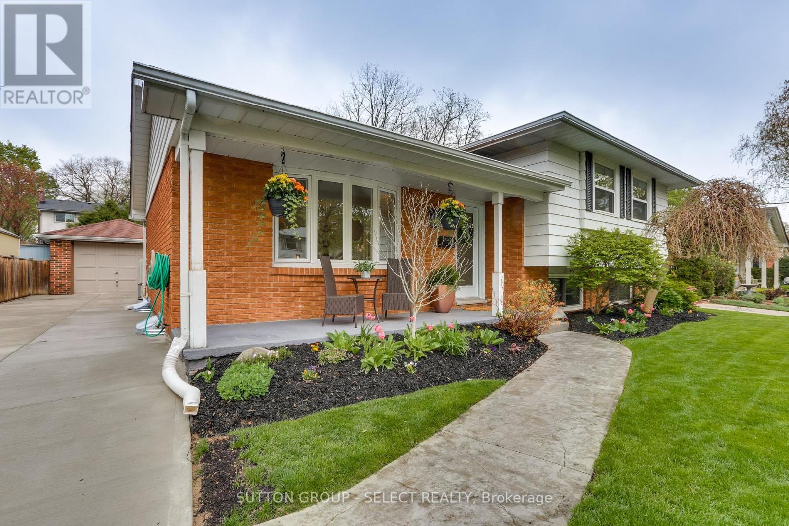 1528 Glenora Drive, London North, Ontario  N5X 1V5 - Photo 2 - X12130056