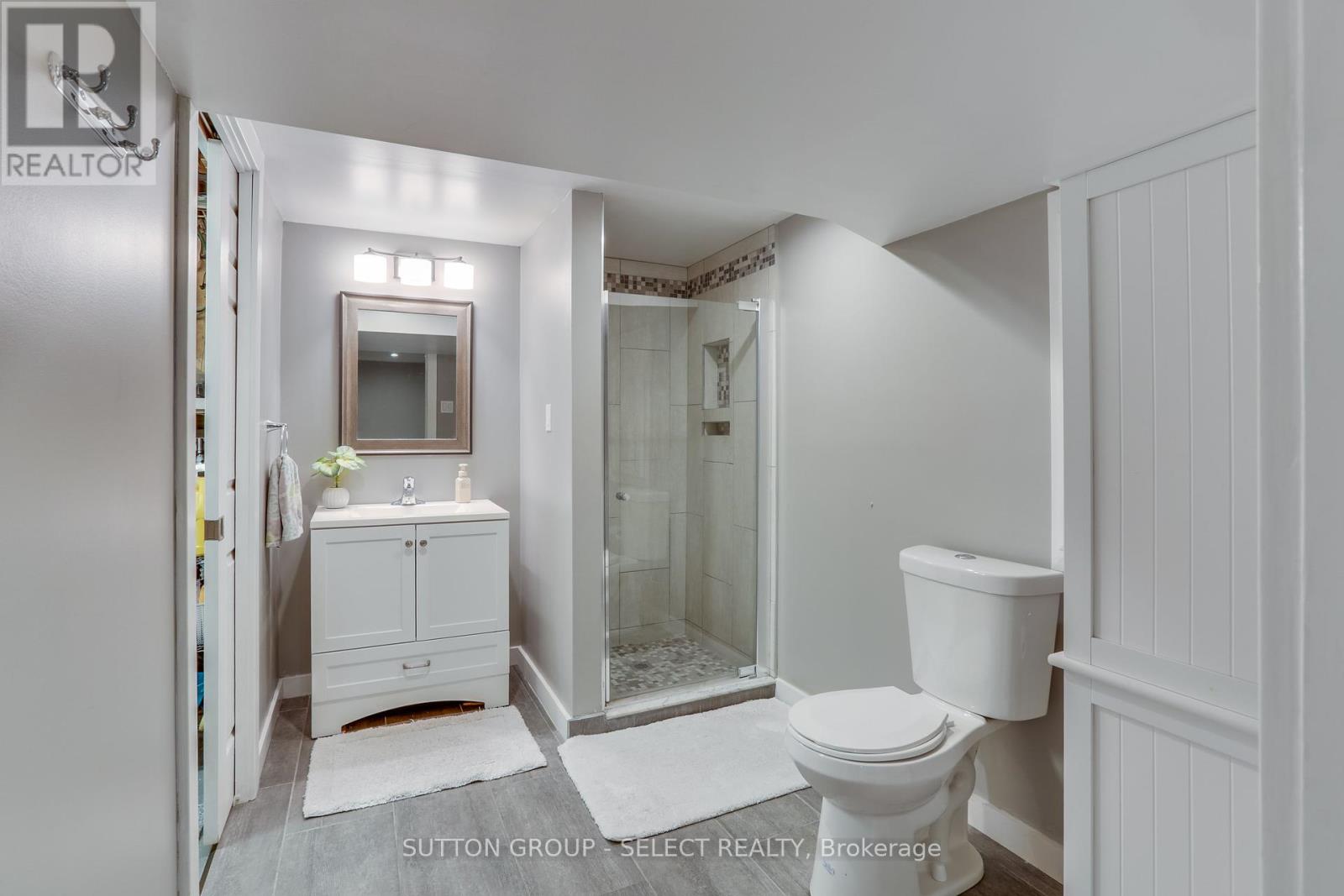 Photo 33 of 49 for 1528 Glenora Drive