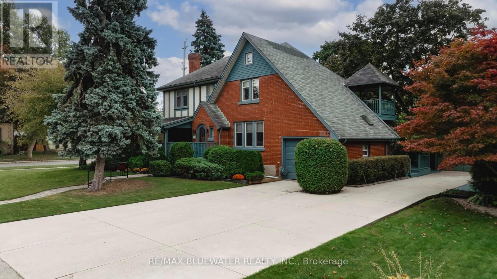 27 Victoria Street E, South Huron, Ontario  N0M 1S1 - Photo 1 - X12130083
