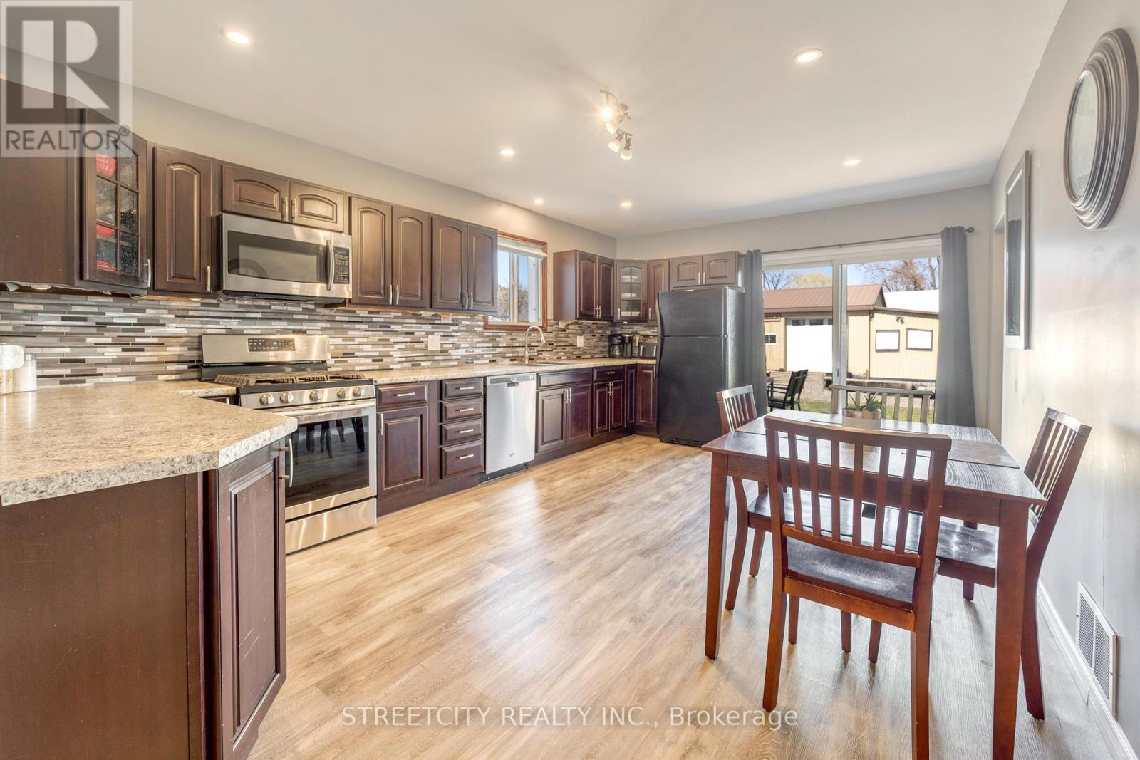2406 Jane Street, St. Clair, Ontario  N0N 1B0 - Photo 27 - X12130124