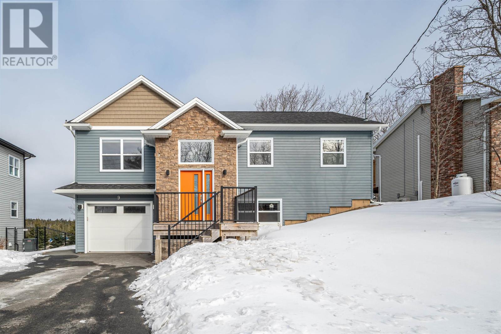 Property at 9 Alpine Court image 2