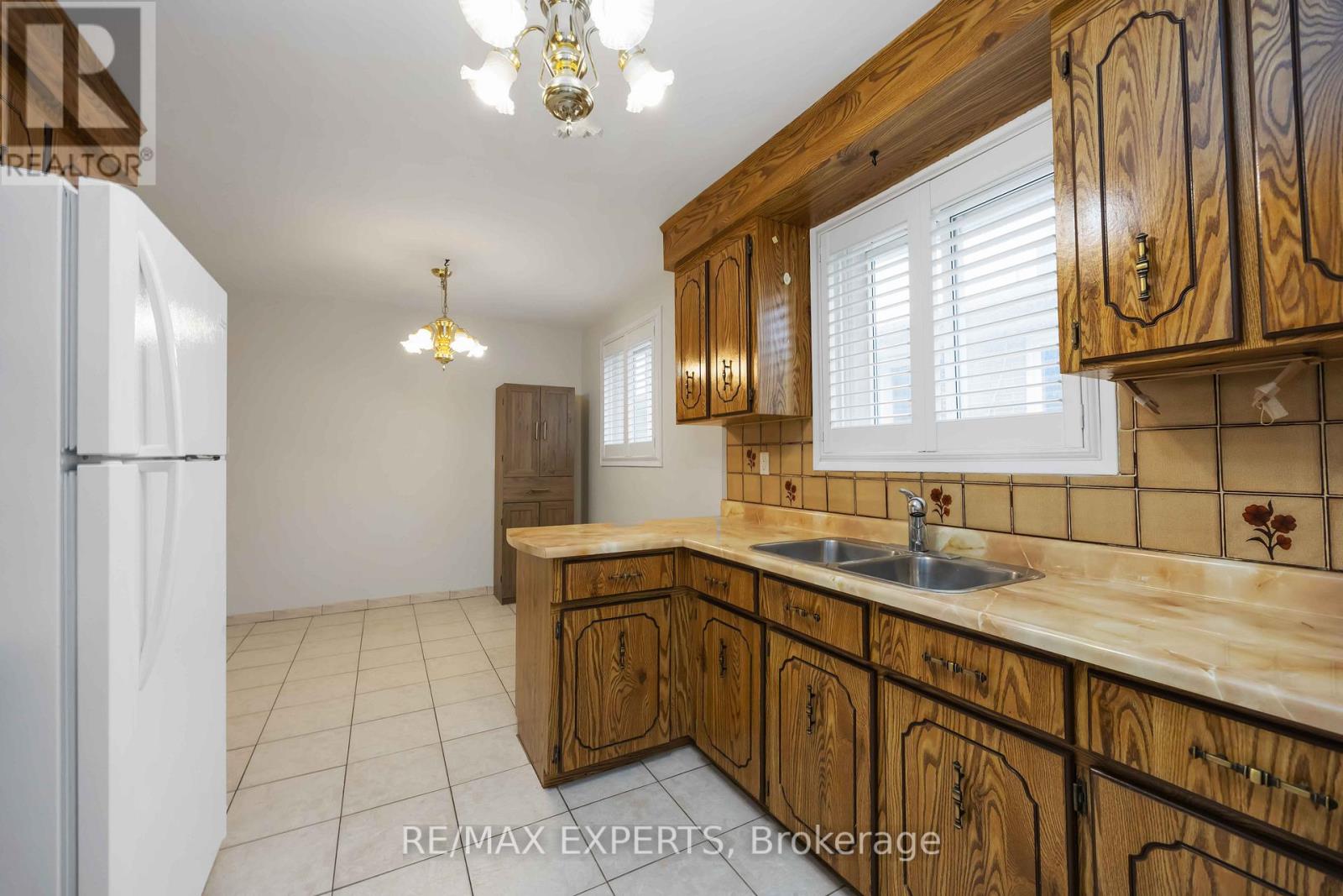 42 Hasbrooke Drive, Toronto, Ontario  M9L 1A1 - Photo 10 - W12129790
