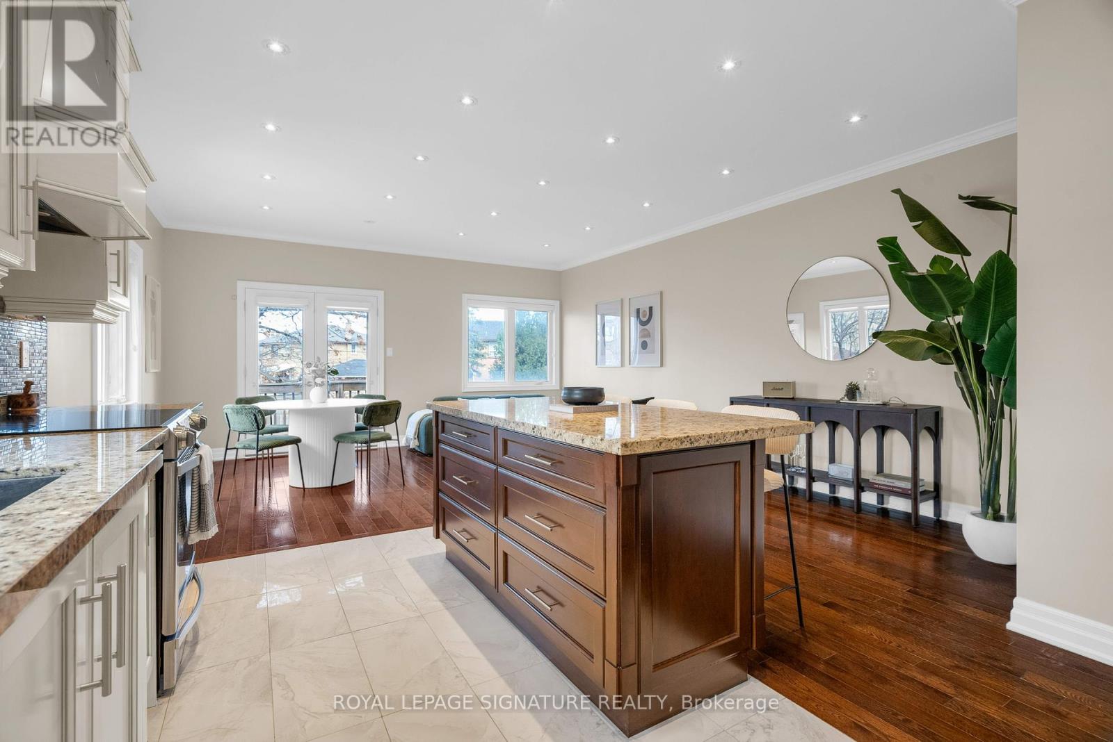 22 Harding Avenue, Toronto, Ontario  M6M 3A2 - Photo 9 - W12129802