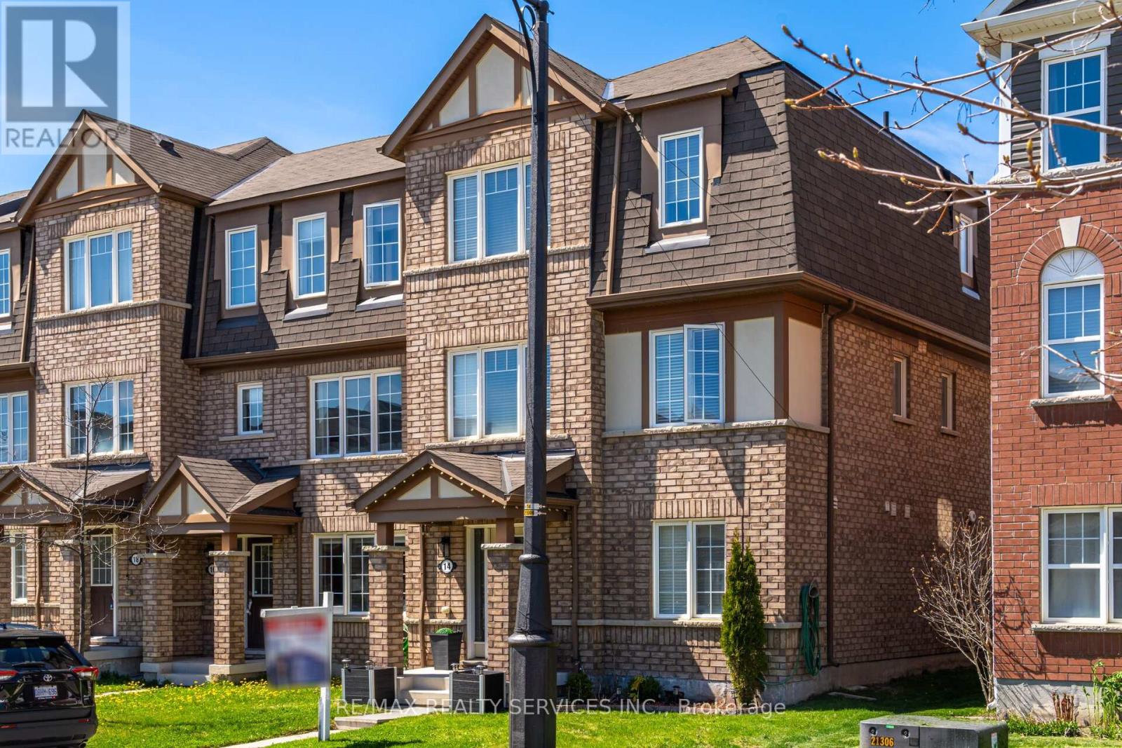 14 Allium Road, Brampton, Ontario  L7A 4H5 - Photo 2 - W12129811