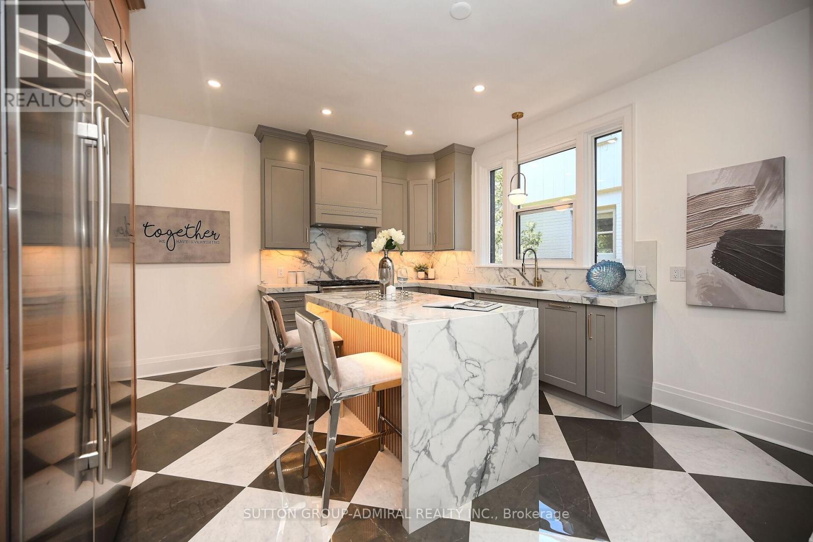 987 Royal York Road, Toronto (Kingsway South), Ontario  M8X 2E8 - Photo 12 - W12129820