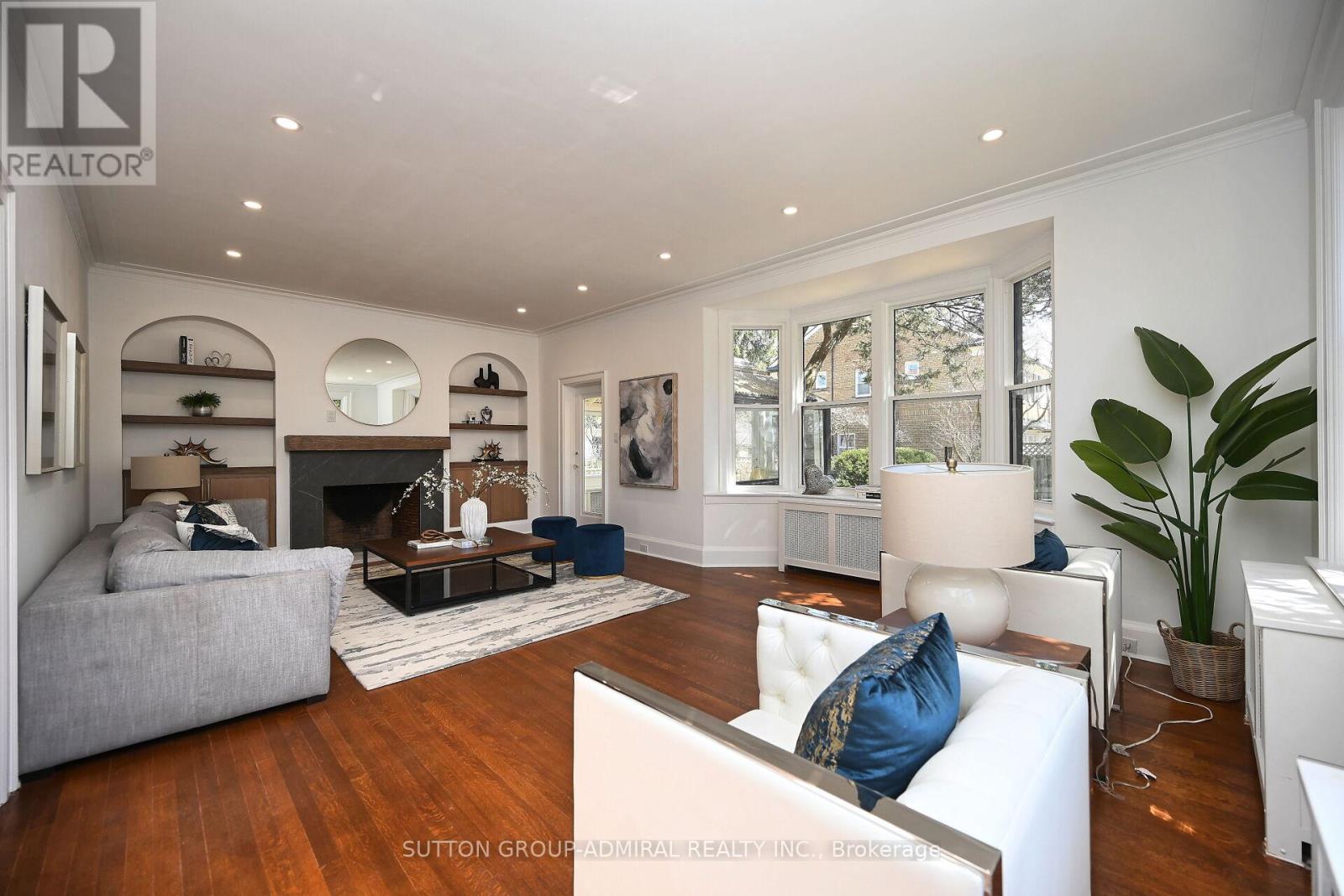Property at 987 ROYAL YORK ROAD image 4