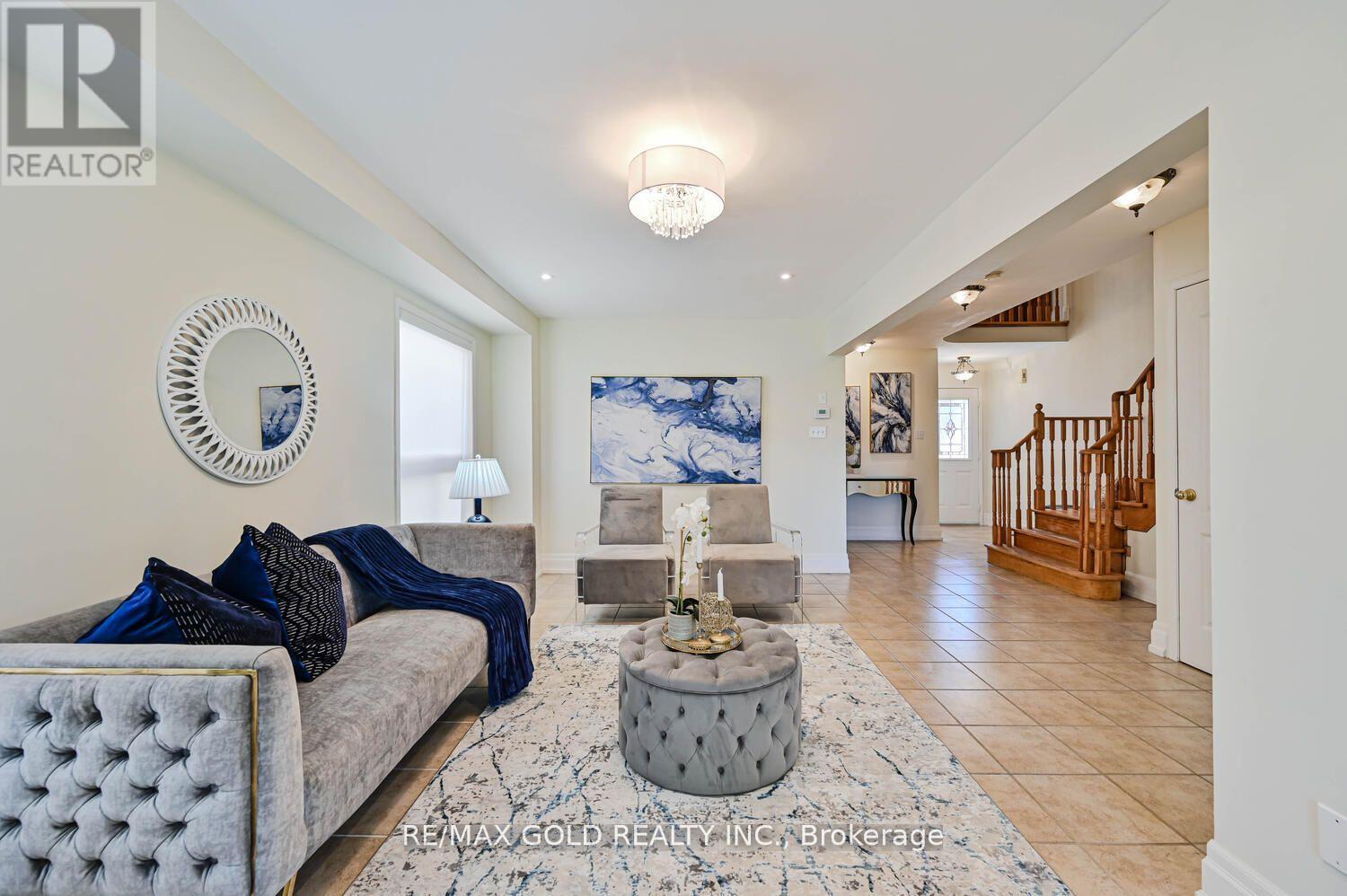 8 Willow Park Drive, Brampton (Sandringham-Wellington), Ontario  L6R 2M9 - Photo 10 - W12129866