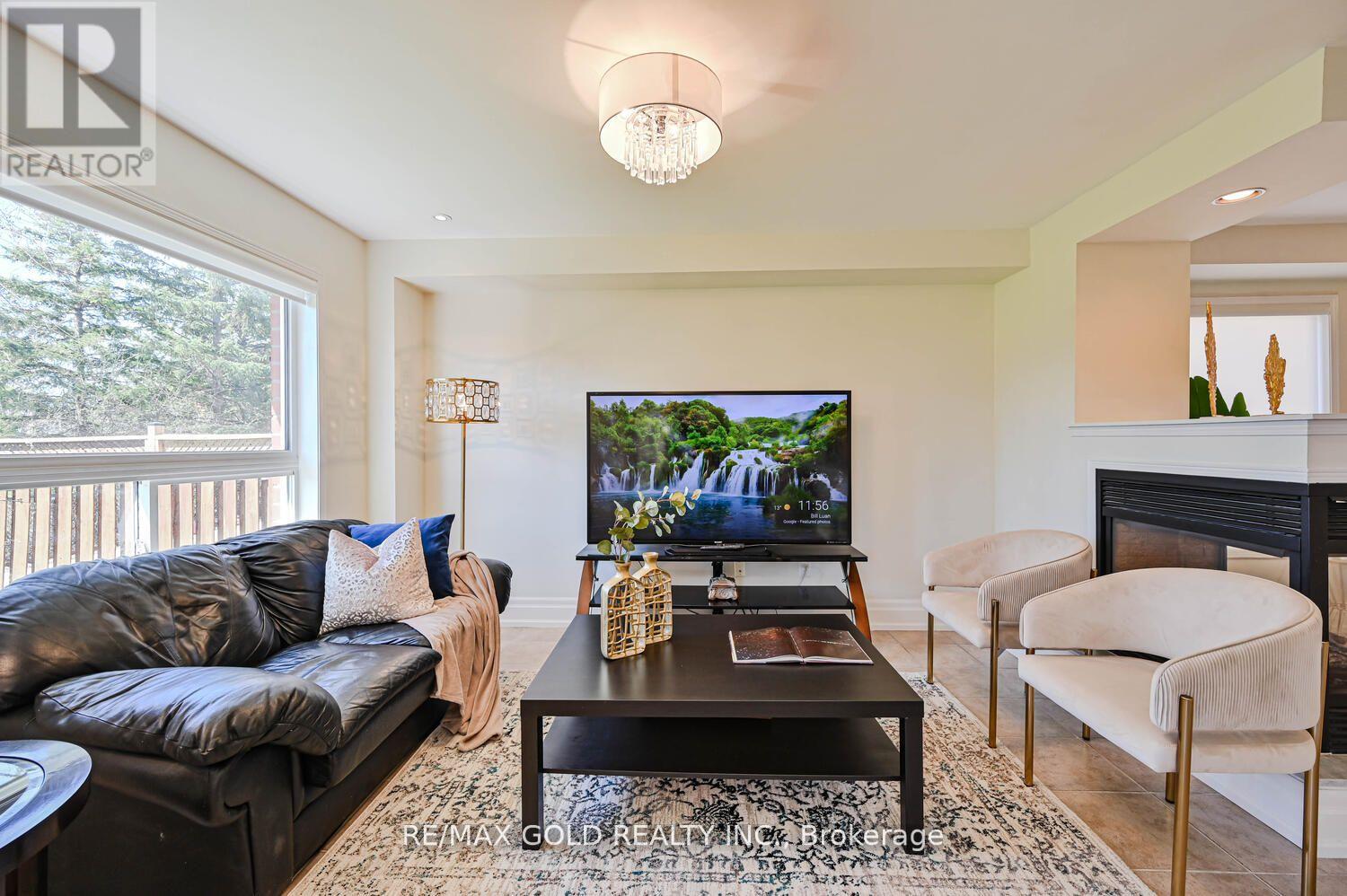 8 Willow Park Drive, Brampton (Sandringham-Wellington), Ontario  L6R 2M9 - Photo 20 - W12129866