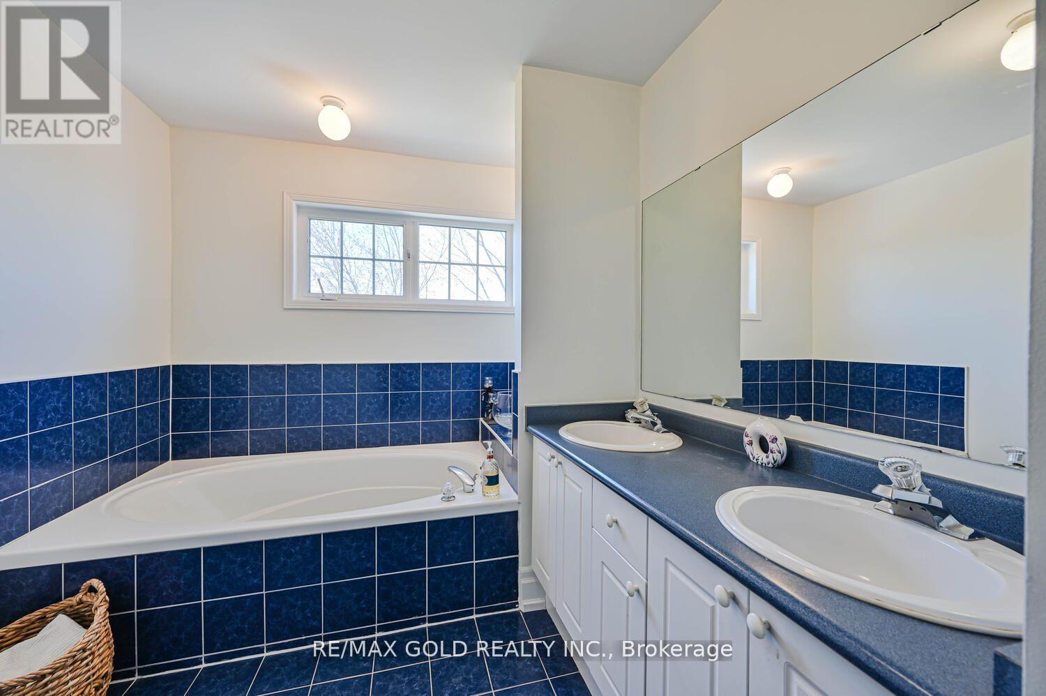 8 Willow Park Drive, Brampton (Sandringham-Wellington), Ontario  L6R 2M9 - Photo 27 - W12129866