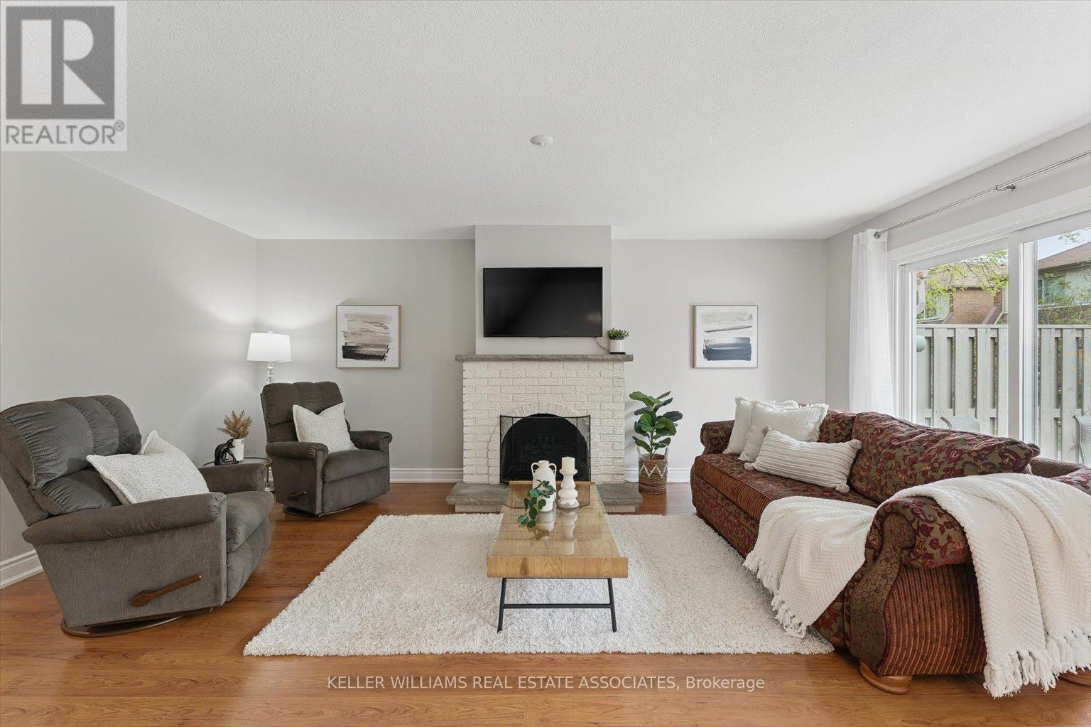 Property at 24 - 150 SOUTH SERVICE ROAD image 3