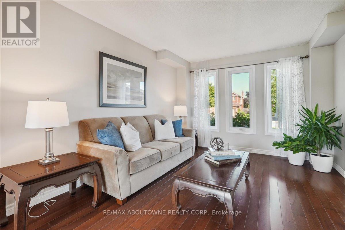 1008 Glenbrook Avenue, Oakville, Ontario  L6H 3Z8 - Photo 8 - W12129886