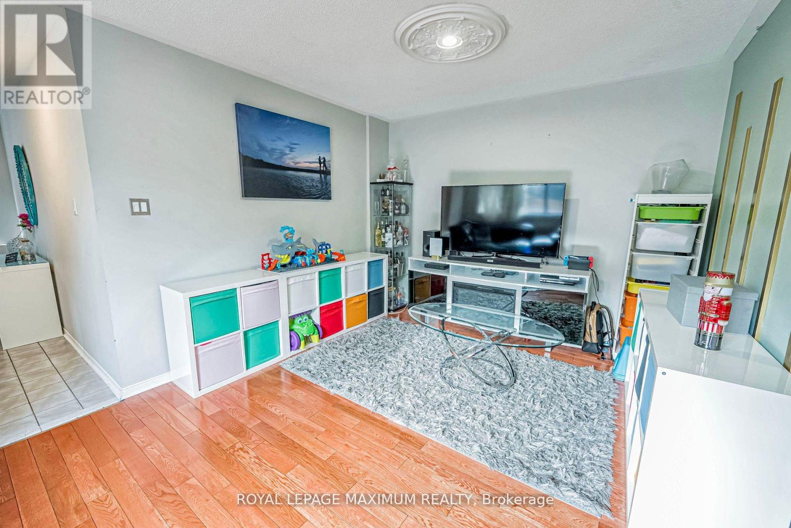 21 Pioneer Avenue, Toronto, Ontario  M6M 5H8 - Photo 8 - W12129897
