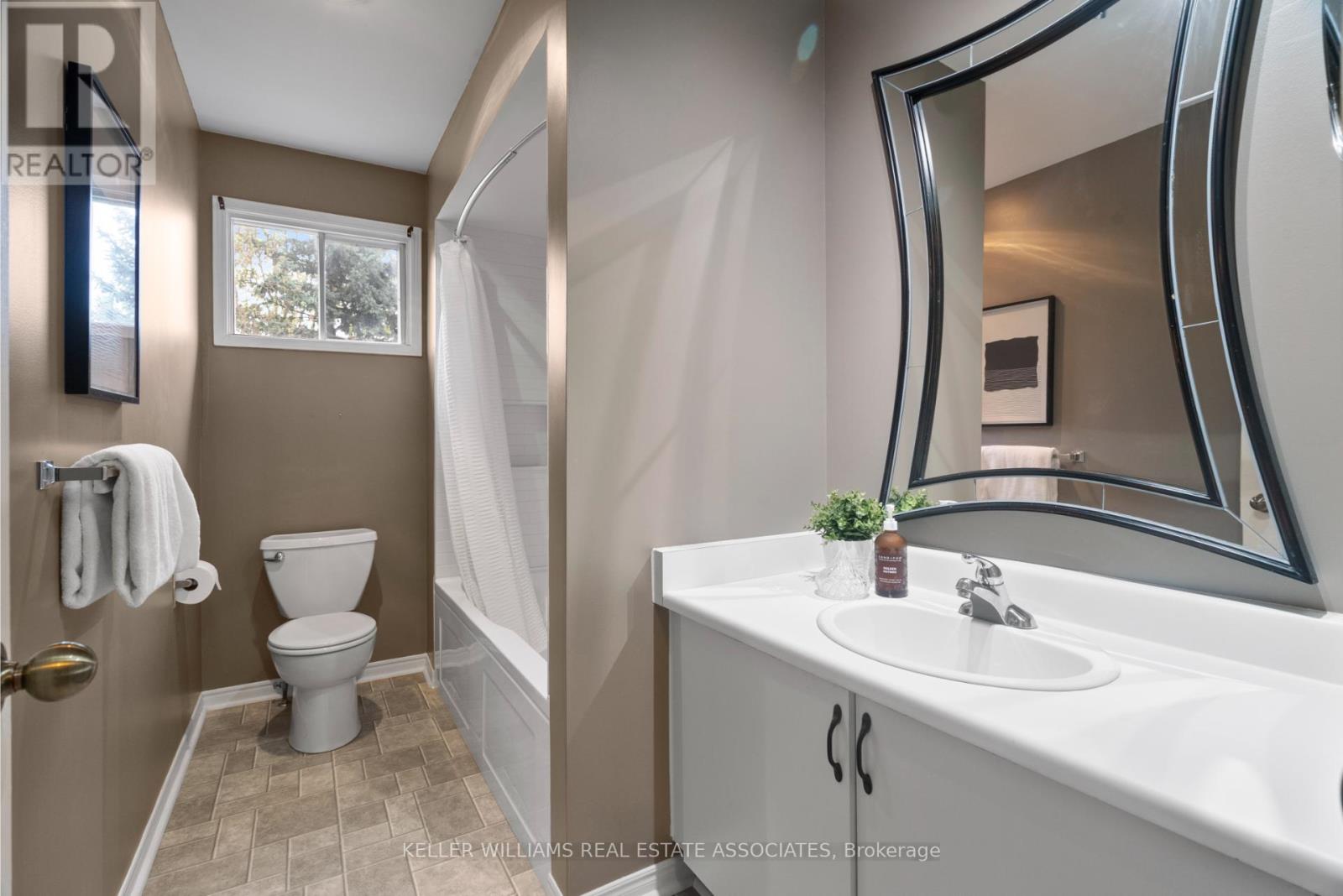 57 Webster Way, Halton Hills, Ontario  L7G 5J5 - Photo 20 - W12129901