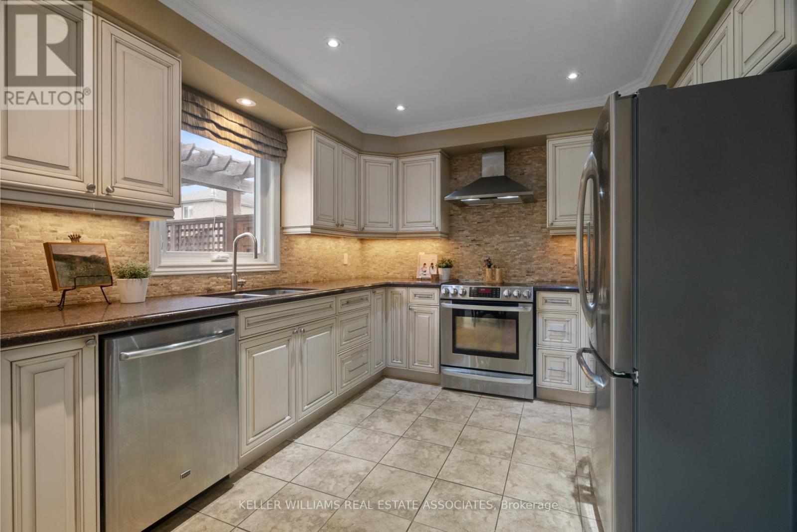 57 Webster Way, Halton Hills, Ontario  L7G 5J5 - Photo 7 - W12129901