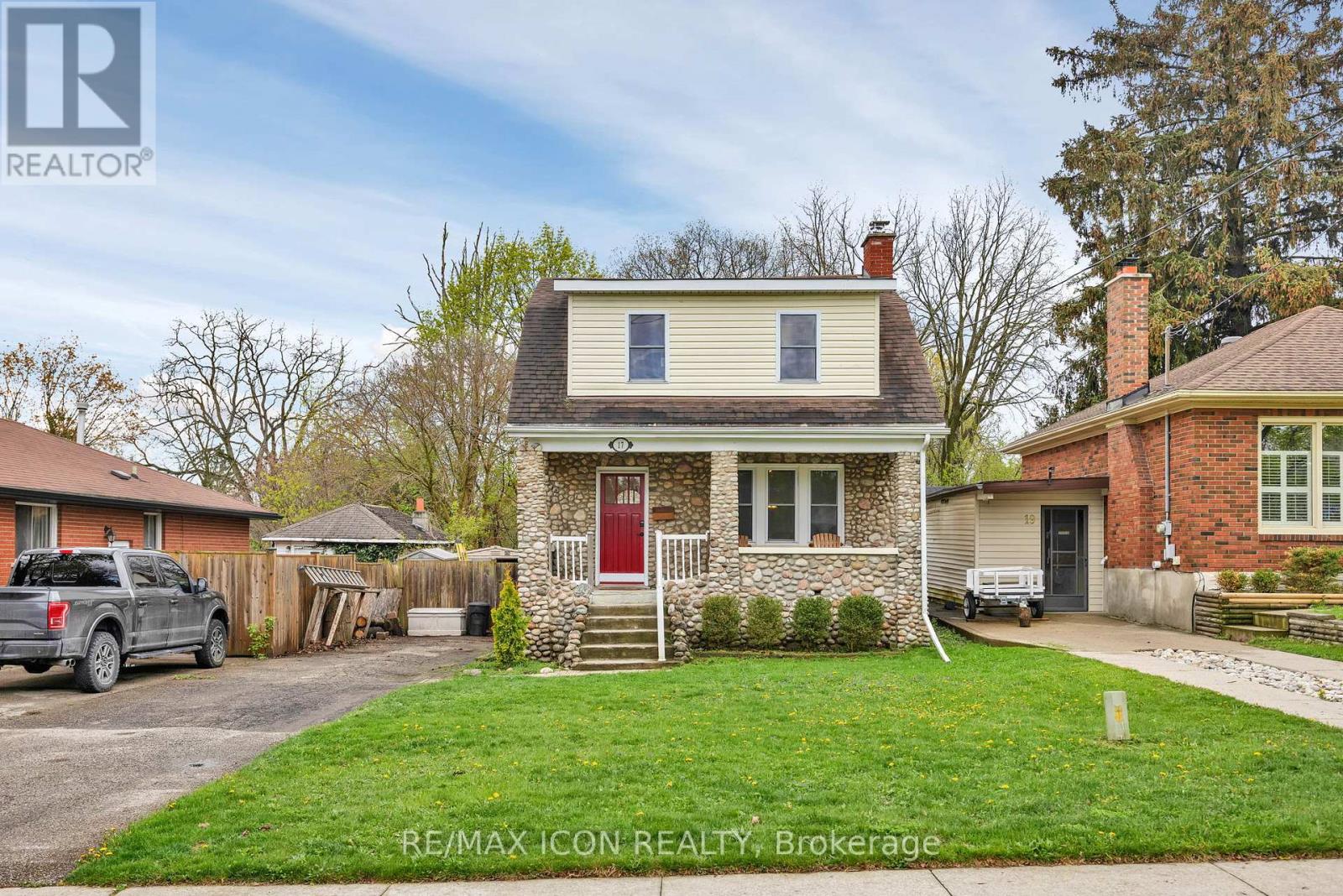 Property at 17 5 AVENUE image 1