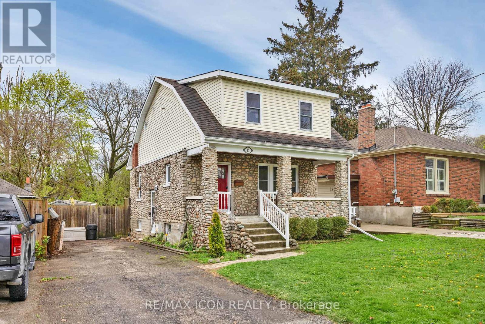 Property at 17 5 AVENUE image 2
