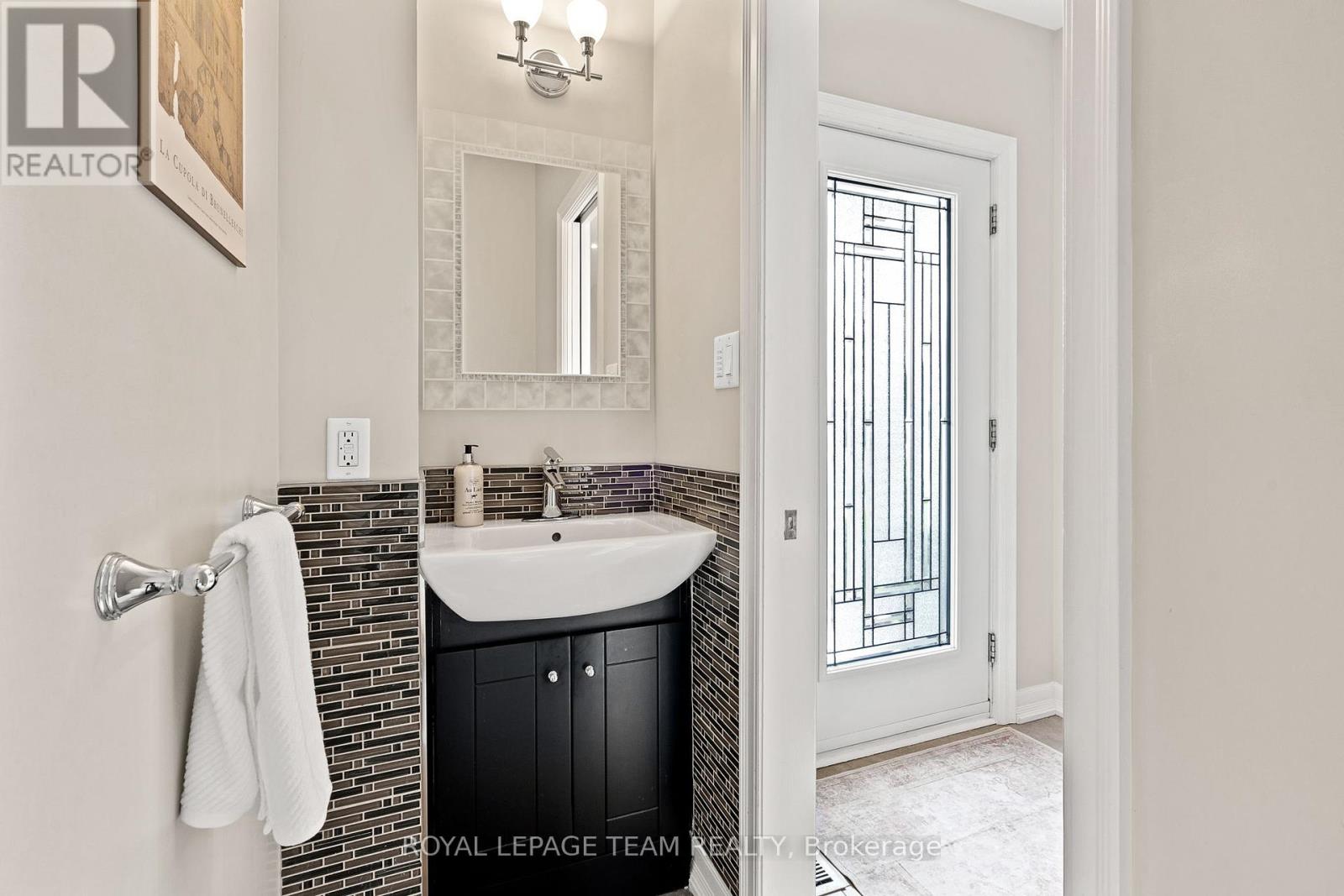 187 Dovercourt Avenue, Ottawa, Ontario  K1Z 7H3 - Photo 5 - X12130046
