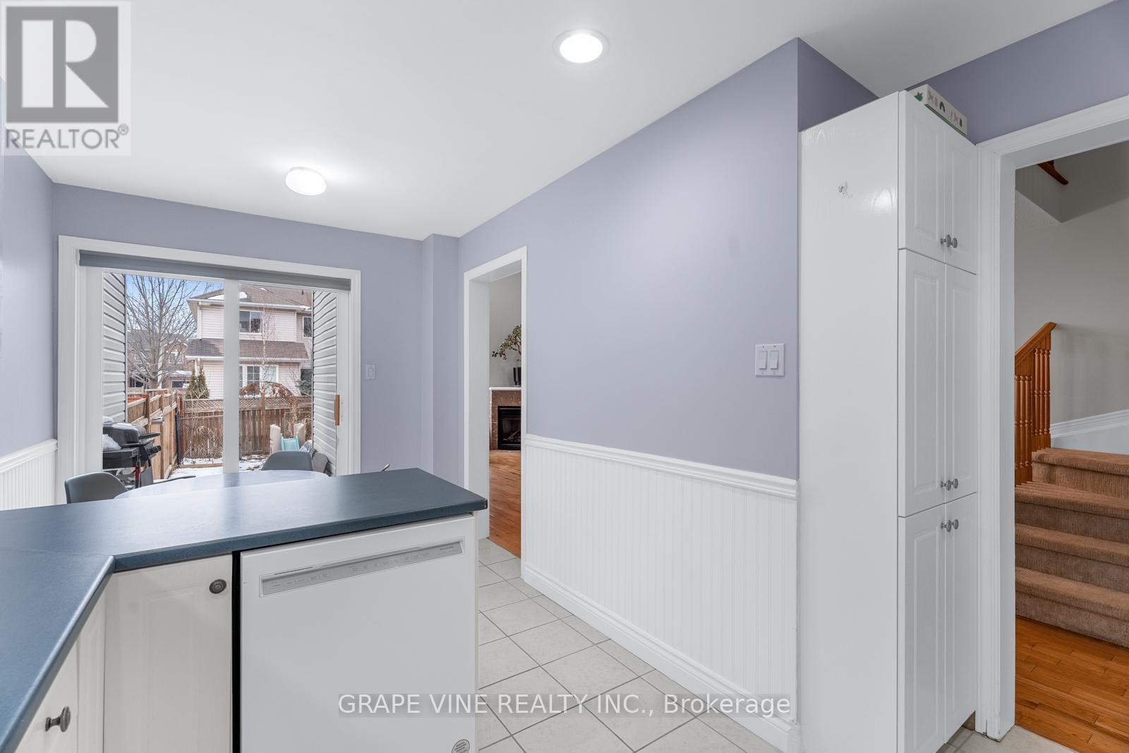 939 Lucille Way, Ottawa, Ontario  K4A 4H9 - Photo 14 - X12130052