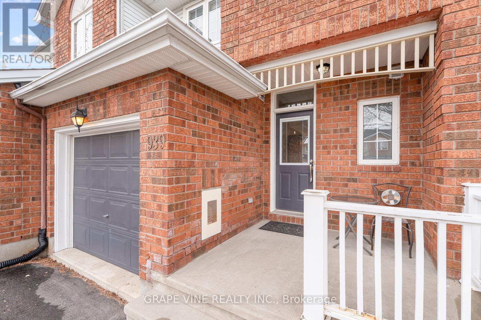 939 Lucille Way, Ottawa, Ontario  K4A 4H9 - Photo 3 - X12130052