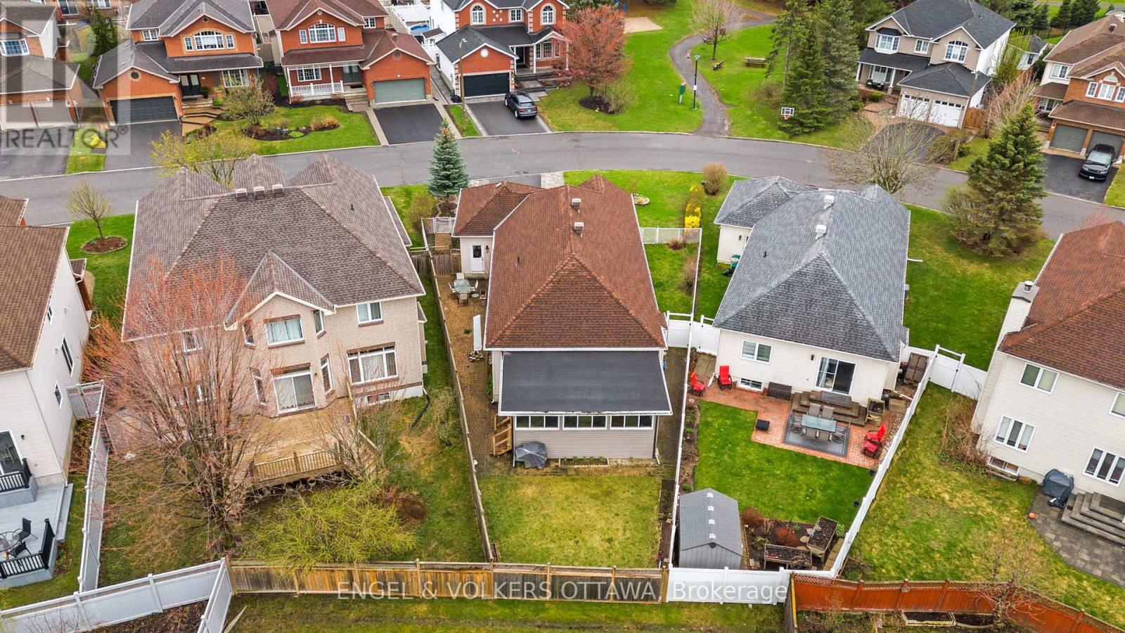 18 Fanterra Way, Ottawa, Ontario  K1T 3Y7 - Photo 34 - X12130095