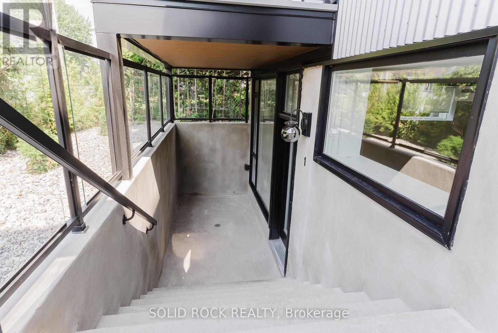 Unit 4 The Bowtie - 845 Champlain Street, Ottawa, Ontario  K1C 1K3 - Photo 10 - X12130109