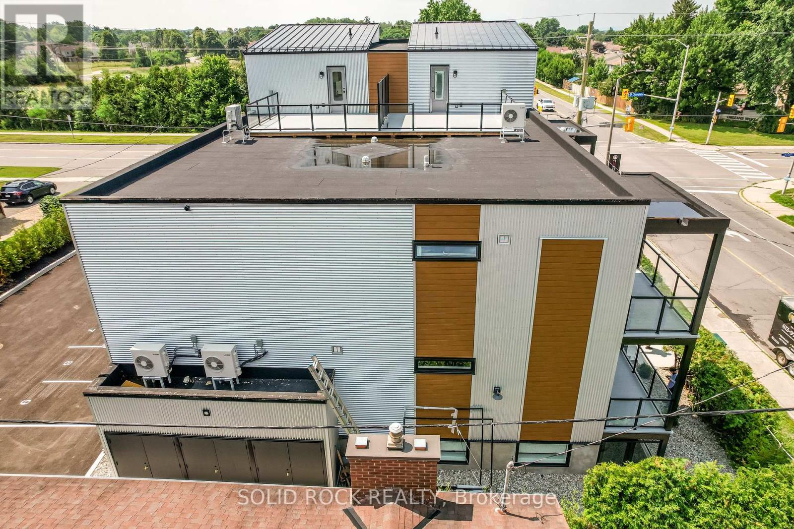 Unit 4 The Bowtie - 845 Champlain Street, Ottawa, Ontario  K1C 1K3 - Photo 5 - X12130109