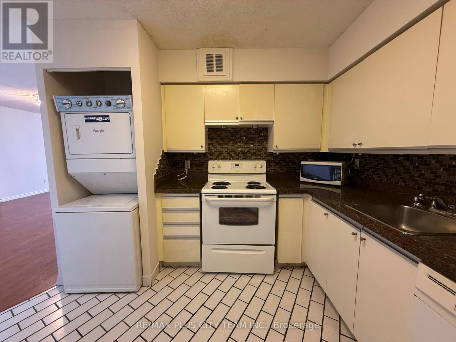 2103 - 260 Queens Quay W, Toronto, Ontario  M5J 2N3 - Photo 12 - C12101981