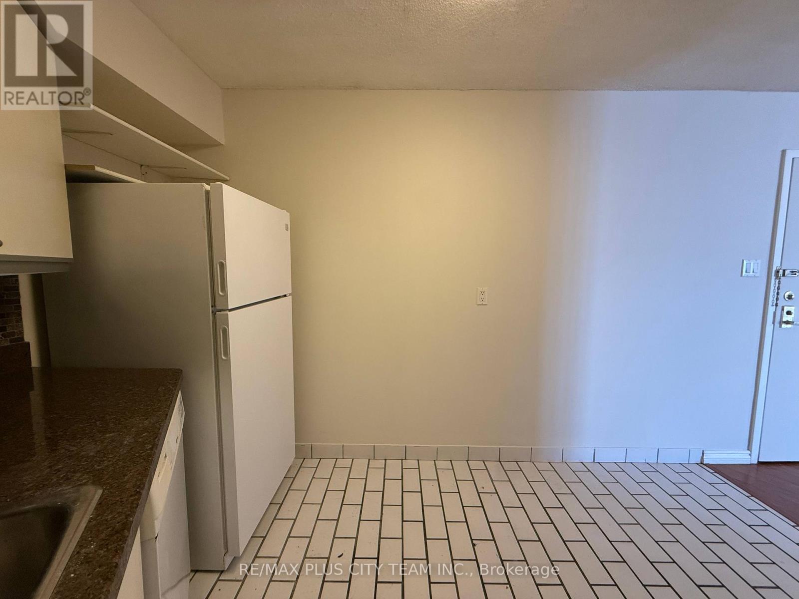 2103 - 260 Queens Quay W, Toronto, Ontario  M5J 2N3 - Photo 10 - C12101981