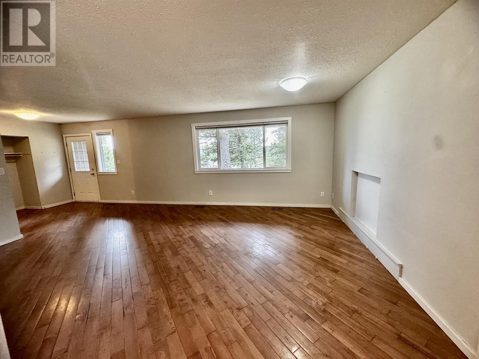 5013 Block Drive, 108 Mile Ranch, British Columbia  V0K 2Z0 - Photo 2 - R2999545