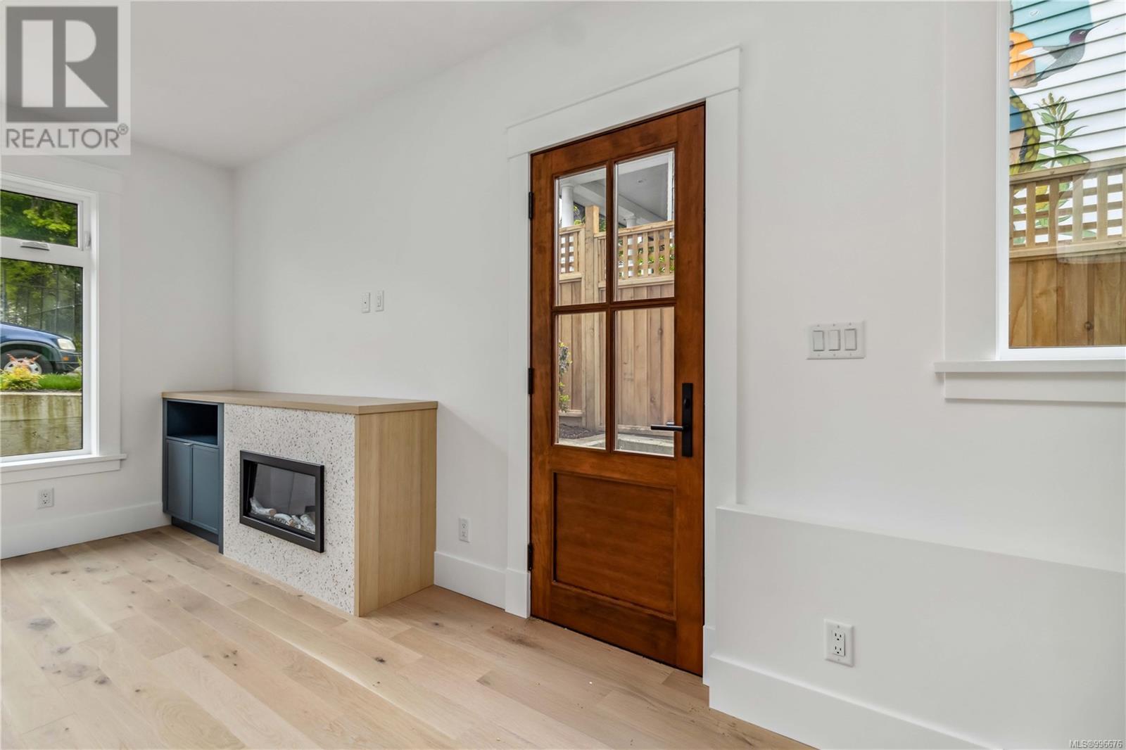 Property at 1 1915 Fernwood Rd image 4