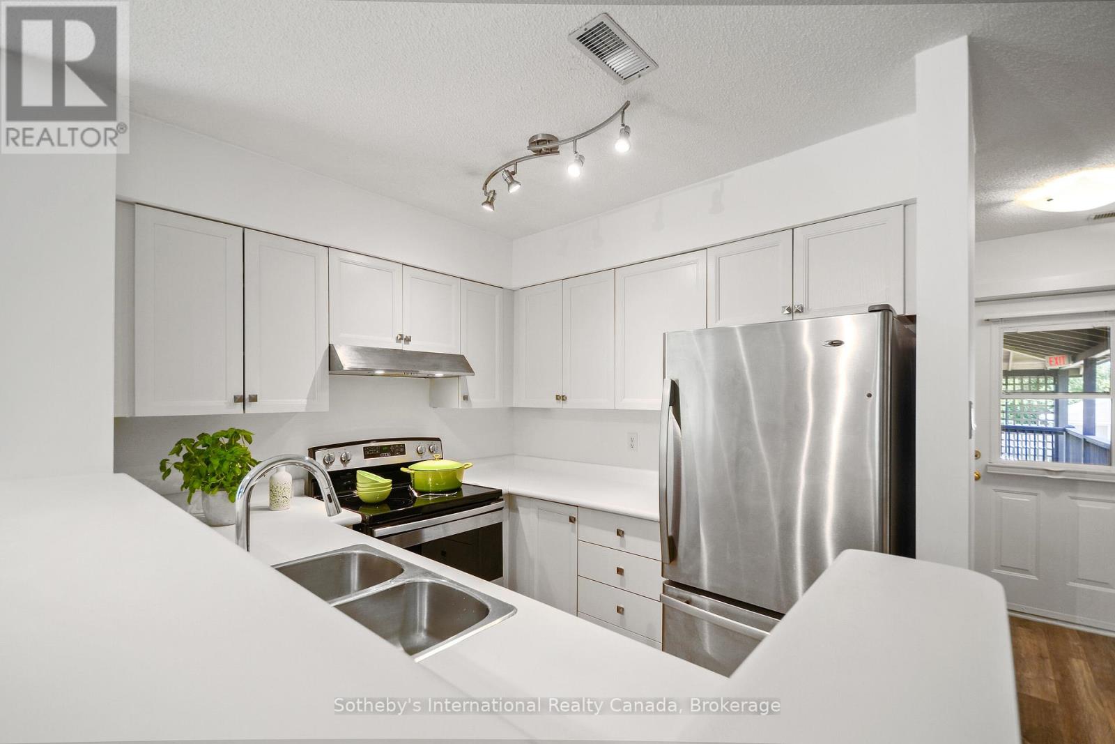 331 Mariners Way, Collingwood, Ontario  L9Y 5C7 - Photo 4 - S12126552