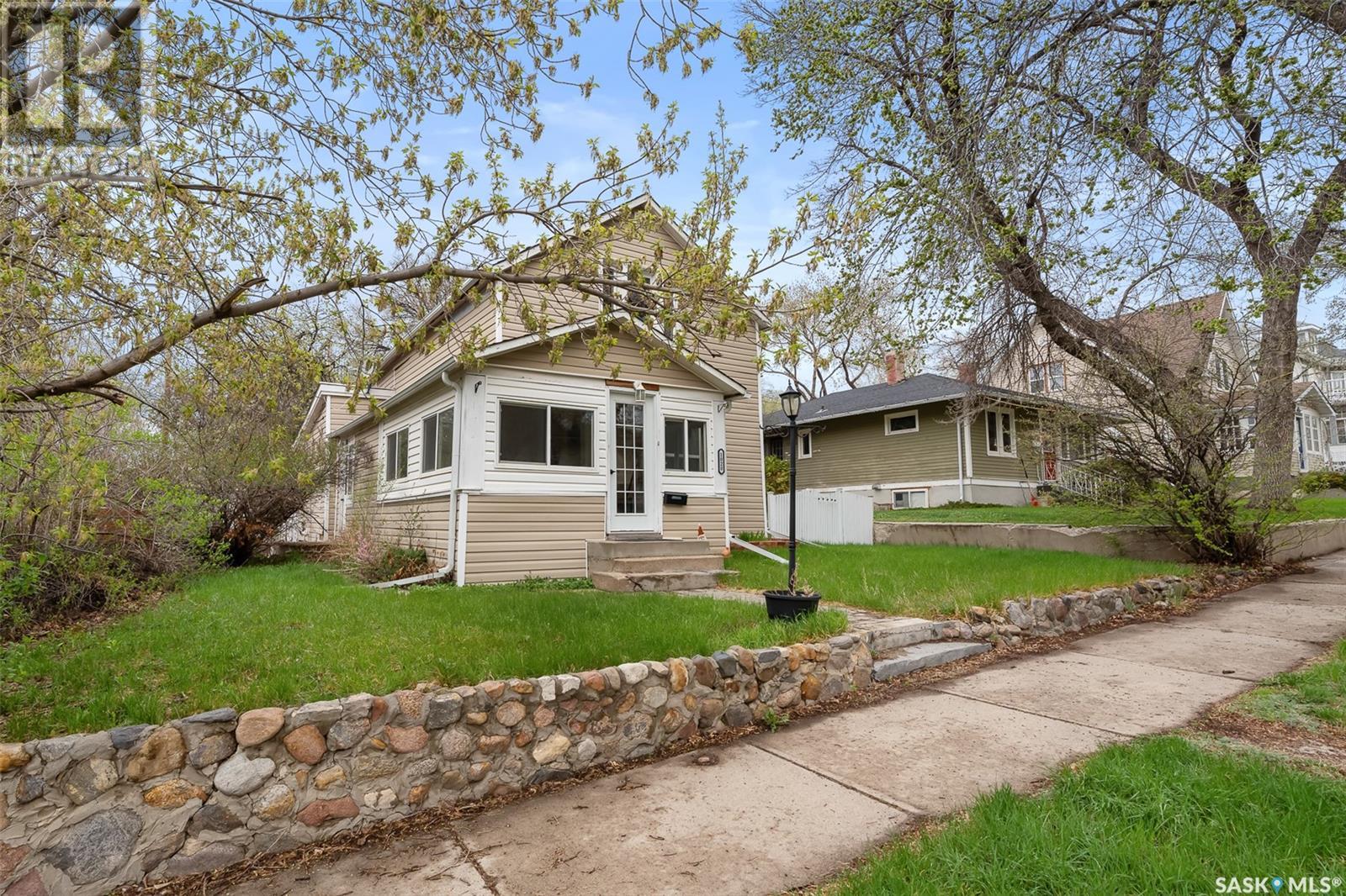 Property at 1020 2nd AVENUE NW image 2